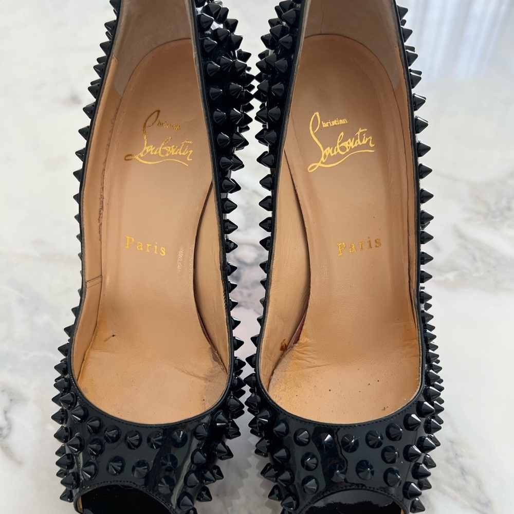 Beautiful Fashion authentic CL heels✨